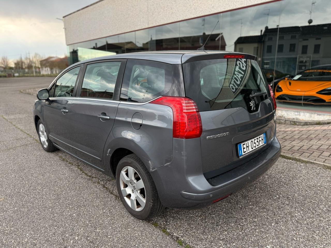Peugeot 5008 1.6 HDi 112CV cambio robotizzato Tecno