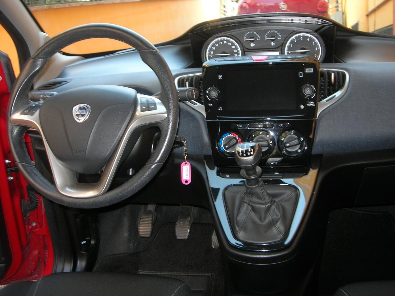 Lancia Ypsilon 1.0 FireFly 5 porte S&S Hybrid Ecochic Gold