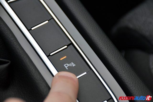 VOLKSWAGEN Passat Variant 2.0 TDI SCR 150 CV DSG BUSINESS + GANCIO TRAINO