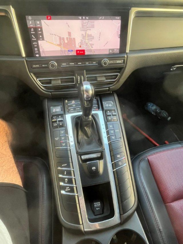 PORSCHE Macan 2.0