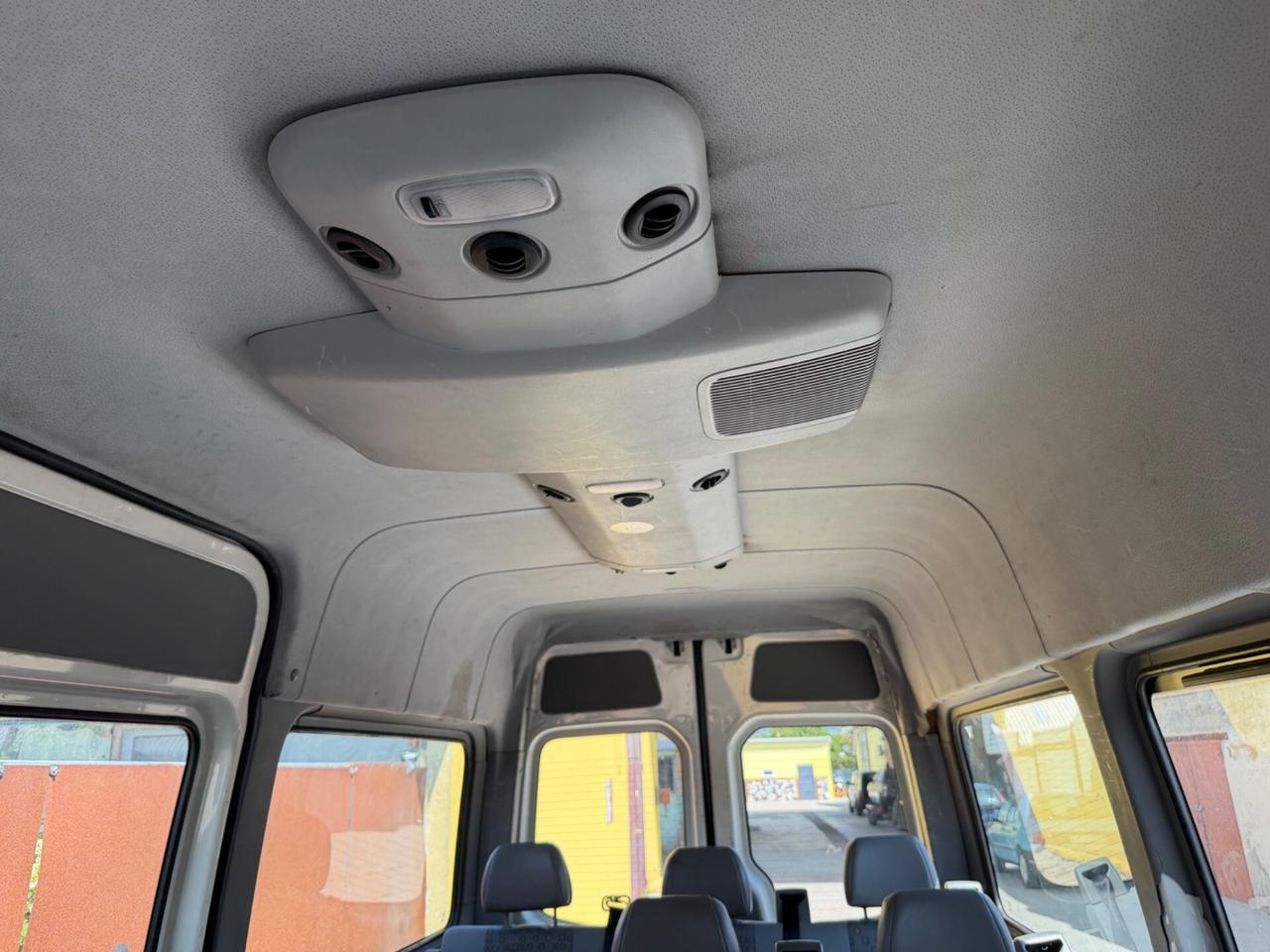 Volkswagen Crafter 9 posti con clima - 2011
