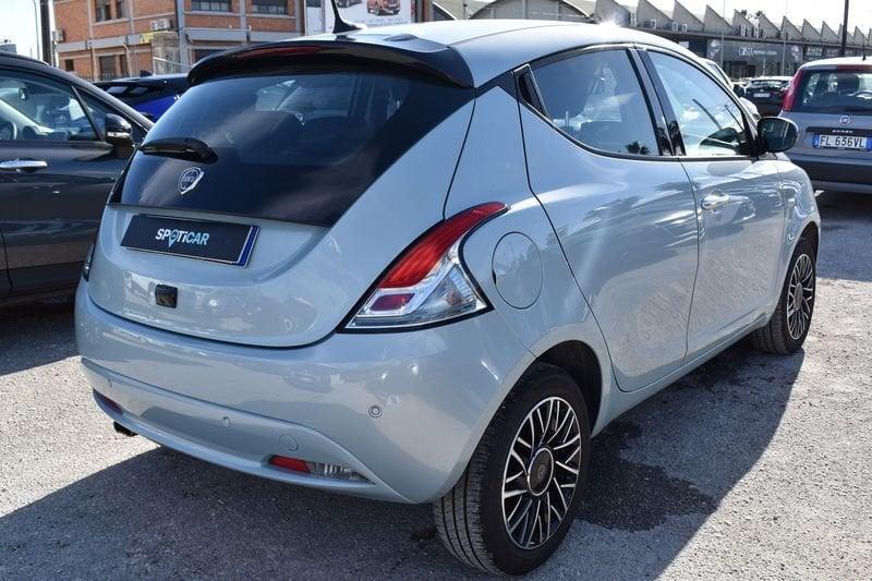 Lancia Ypsilon 1.0 FireFly 5 porte S&S Hybrid Platino