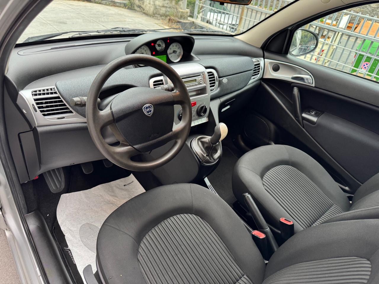 LANCIA YPSILON 1.2 NEOPATENTATI KM 43 MILA !!