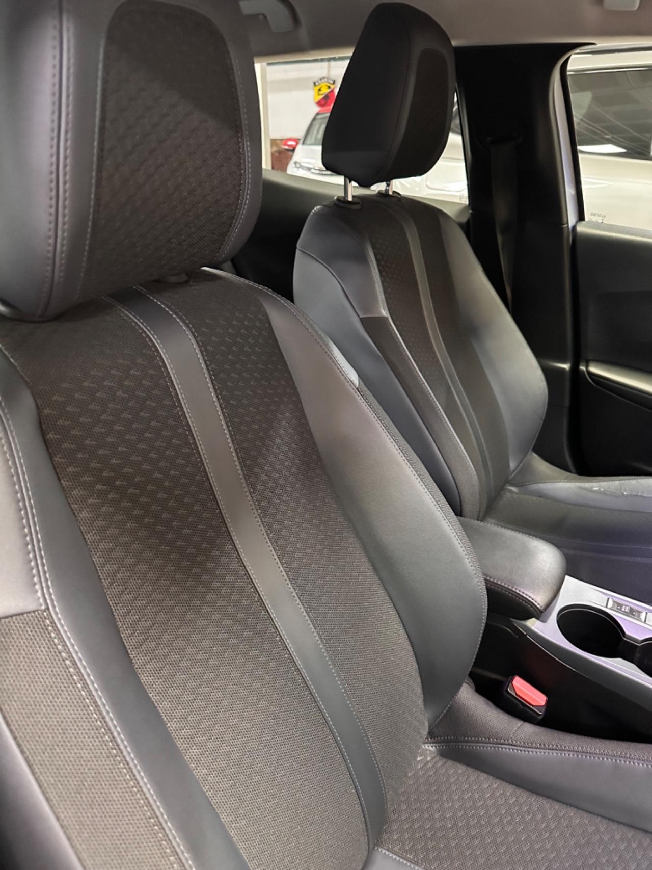 Peugeot 2008 BlueHDi 130 S&S EAT8 Allure Navi Pack