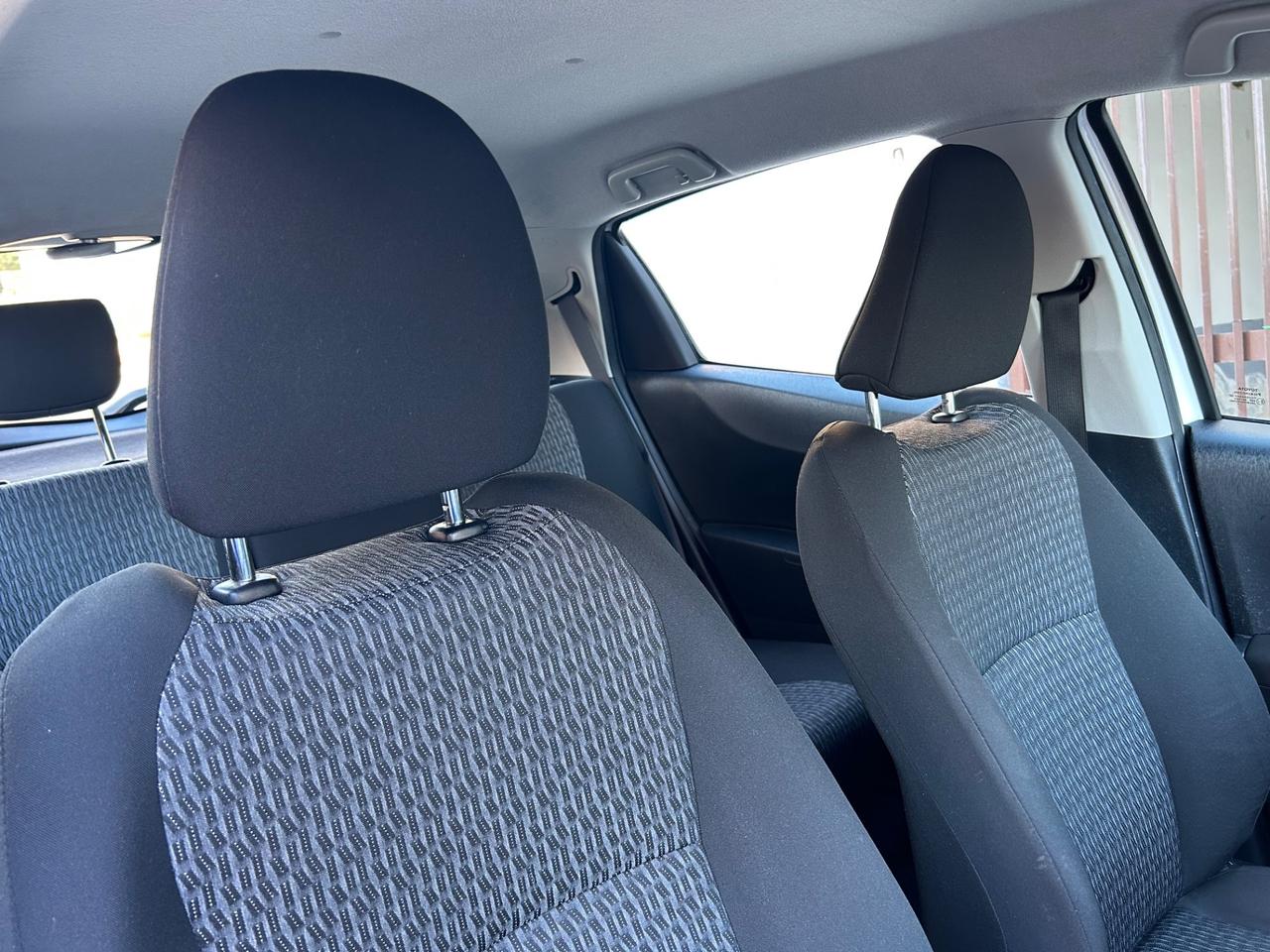 Toyota Yaris 1.0 b. solo 97000 km