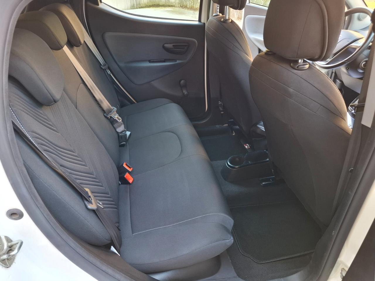 Lancia Ypsilon 1.0 FireFly 5 porte S&S Hybryd Gold