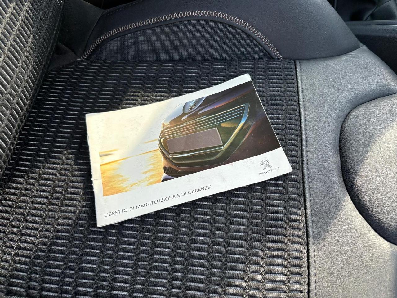 Peugeot 208 VTI ok per NEOPATENTATI