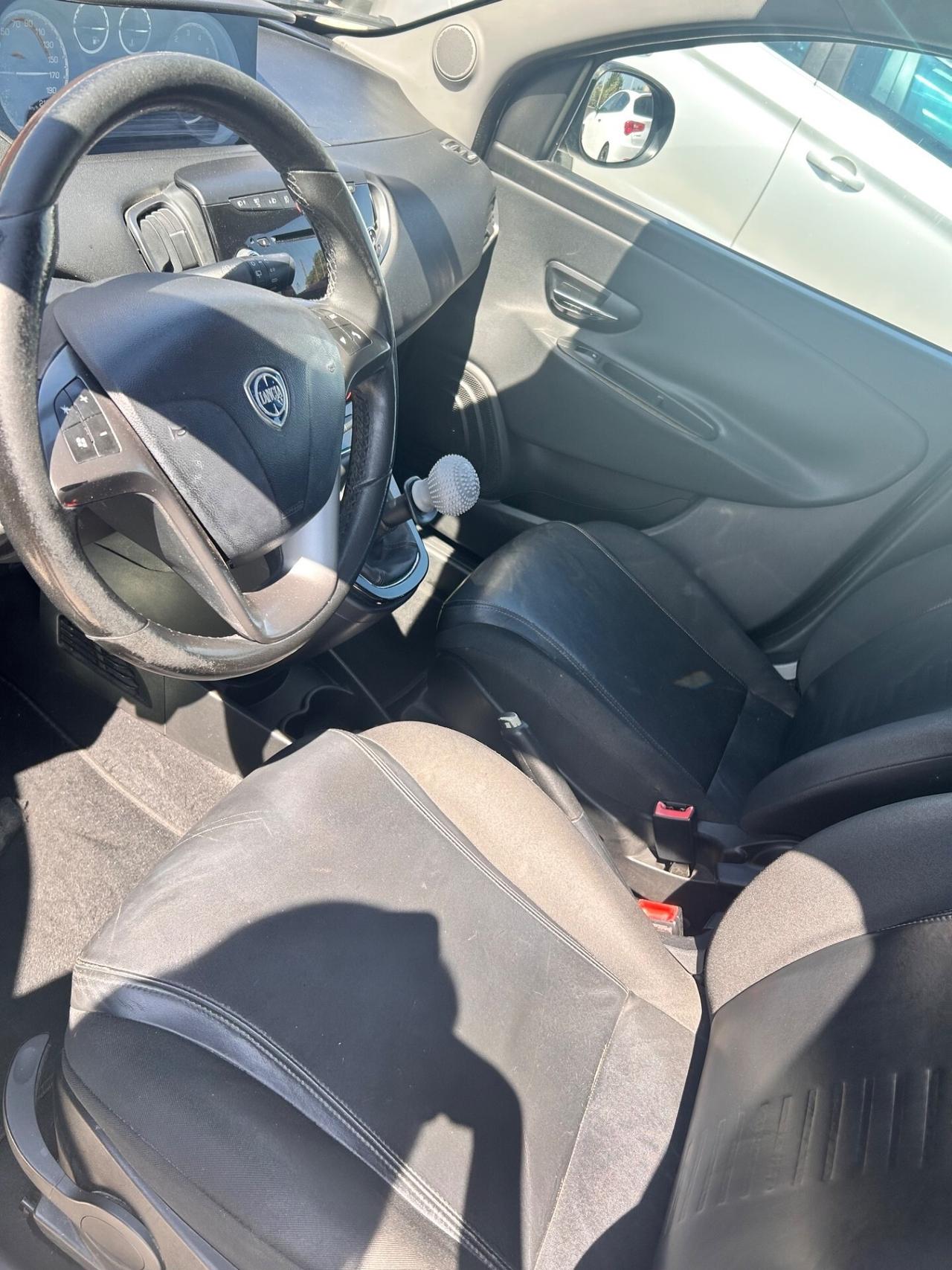 Lancia Ypsilon 1.2 69 CV 5 porte S&S Platinum