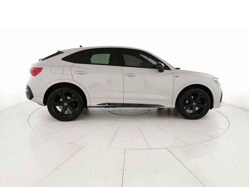 Audi Q3 Sportback 35 2.0 tdi Identity Black s-tronic