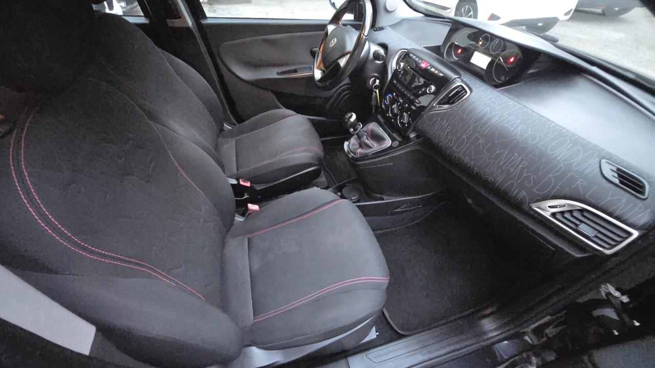 Lancia Ypsilon 1.2 69 CV 5 porte S&S Platinum