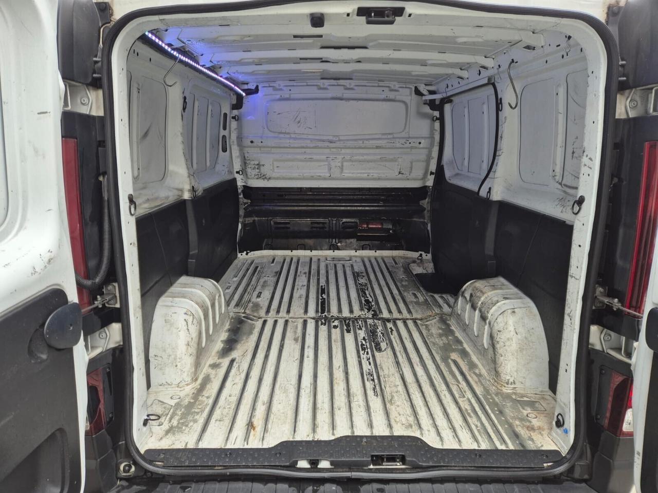 Renault Trafic 2.0 dCi 120CV 3 POSTI
