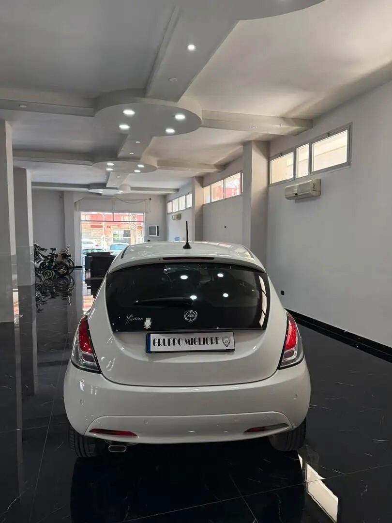 Lancia Ypsilon 1.2 69 CV 5 porte GPL Ecochic Silver
