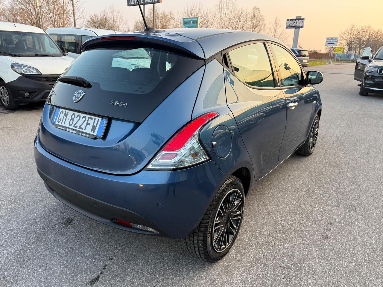 Lancia Ypsilon 1.0 69 Cv 5 POSTI S&S Hybrid Gold