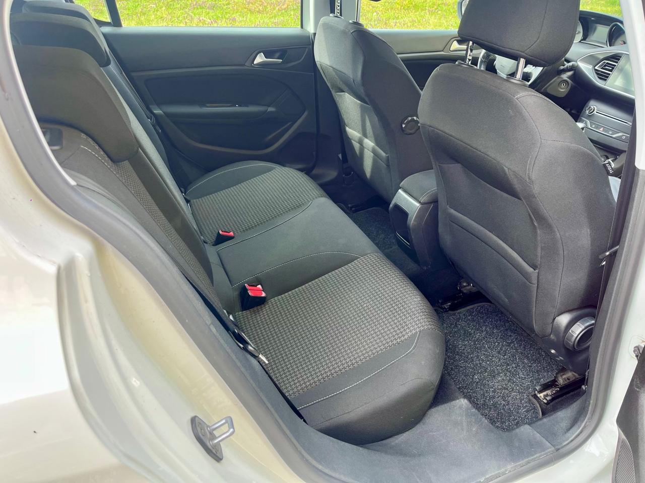 Peugeot 308 BlueHDi 100 S&S Business