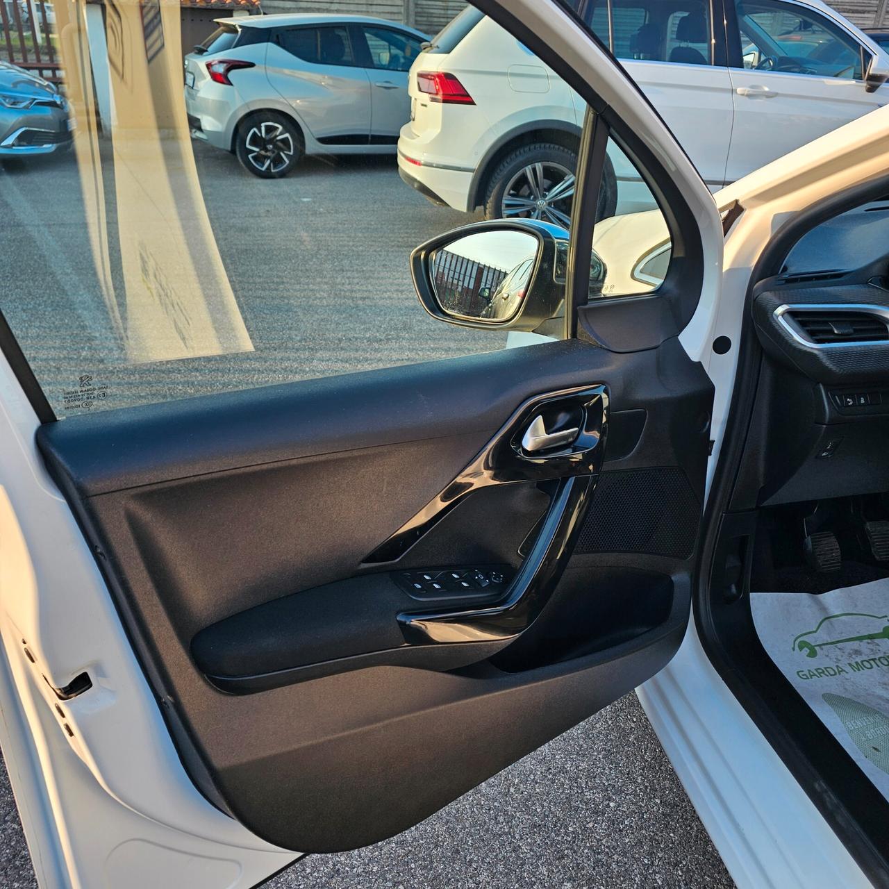 Peugeot 208 PureTech 82 5 porte Allure