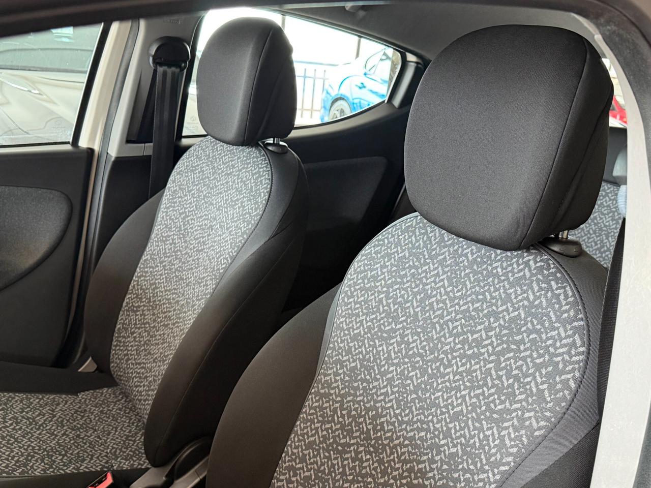 Lancia Ypsilon 1.2 69 cv. ELEFANTINO BLU