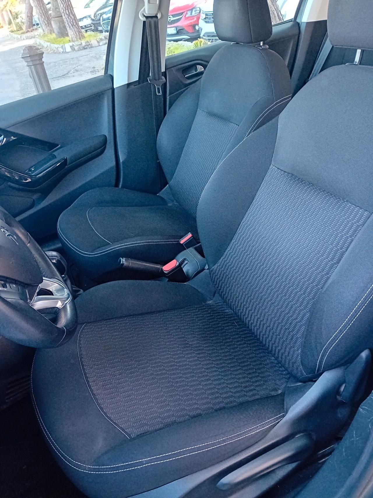 Peugeot 208 PureTech 82 5 porte Allure