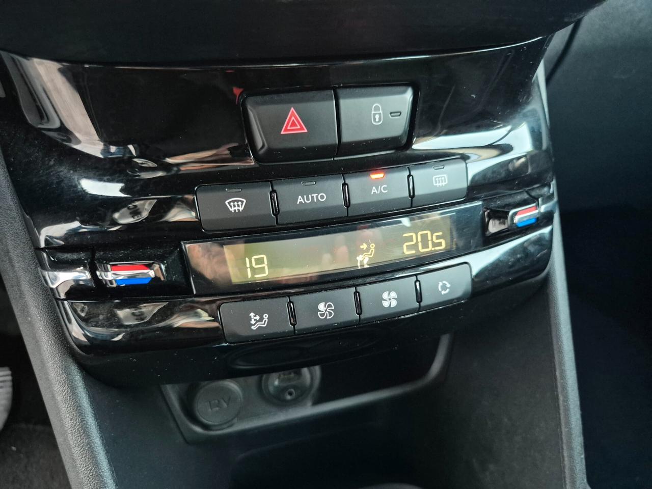 Peugeot 208 RESTAYLING 1.6 TDI 75 CV Allure FULL