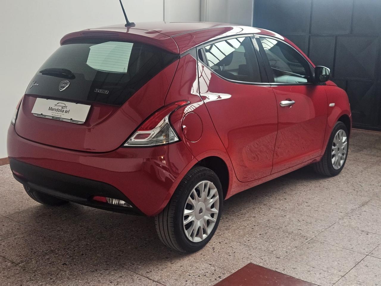 Lancia Ypsilon 1.0 FireFly 5 porte S&S Hybrid Silver