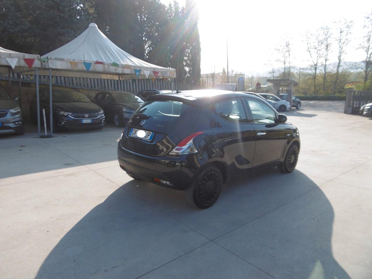 Lancia Ypsilon 1.0 FireFly 5 porte S&S Hybrid Silver