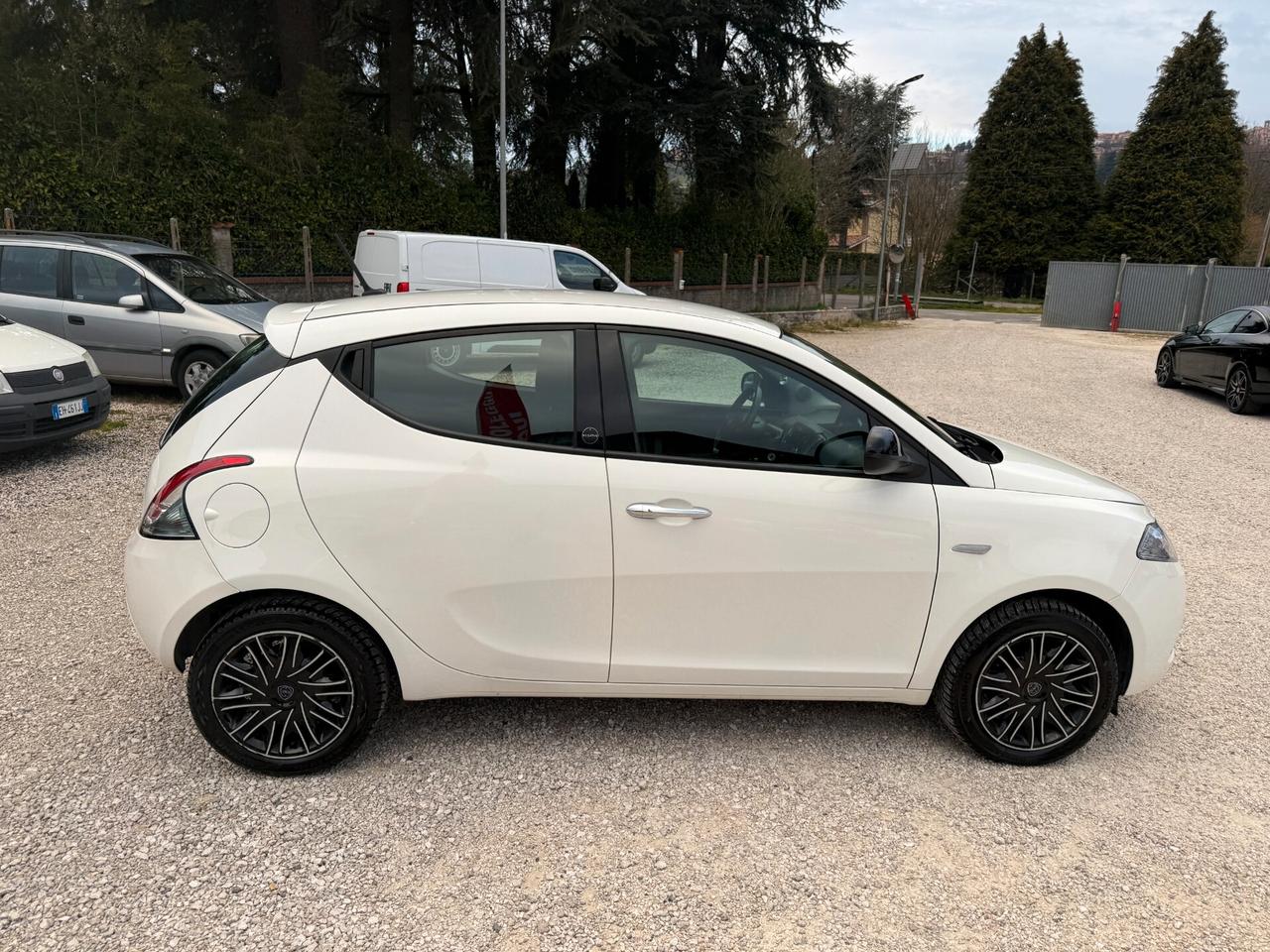 Lancia Ypsilon 1.0 FireFly Hybrid Ecochic Gold 50.000 KM