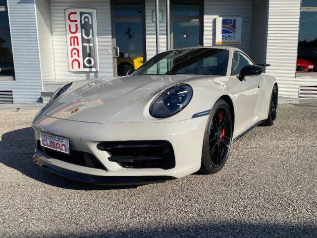PORSCHE 911 Carrera 4 GTS
