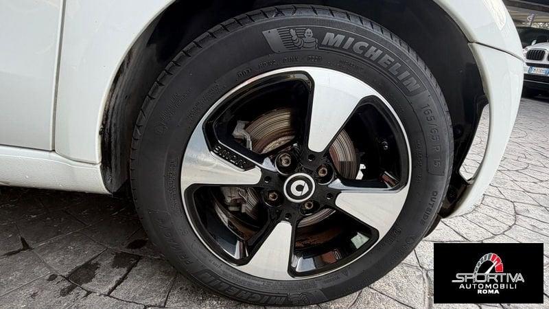 smart fortwo NAVI SENSORI PARCHEGGIO RATA MENSILE 235,00 EURO fortwo EQ Passion