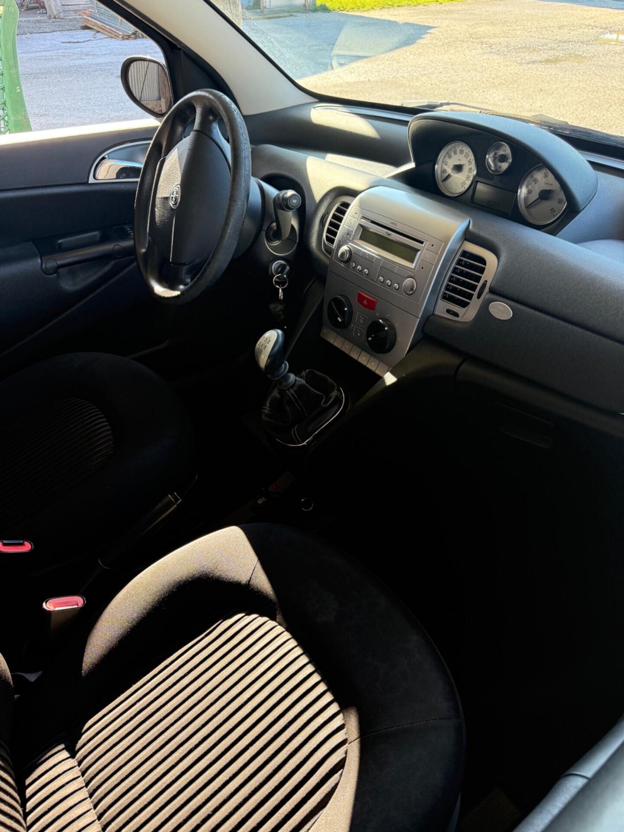 Ypsilon ecochic 1.4 benzina GPL neopatentati