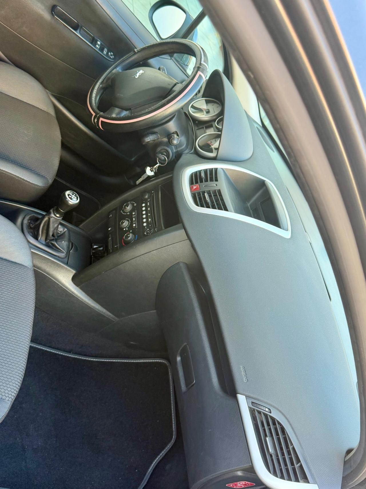 Peugeot 207 1.4 8V 75CV SW Millesim 200