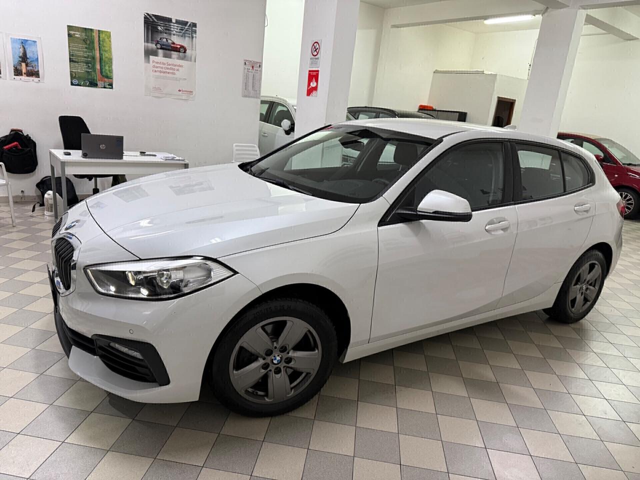 Bmw 116 116d 5p. Business Advantage