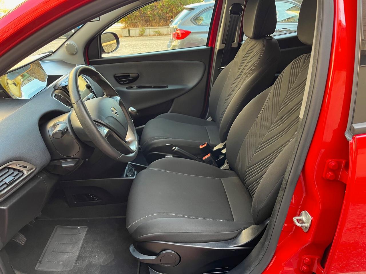 Lancia Ypsilon 1.0 FireFly 5 porte S&S Hybrid Ecochic Gold