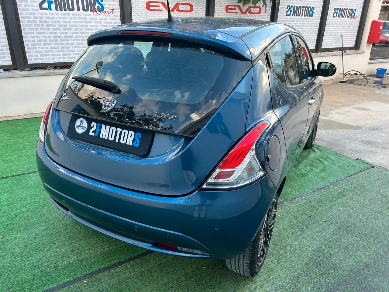 Lancia Ypsilon 1.0 FireFly 5 porte S&S Hybrid Silver