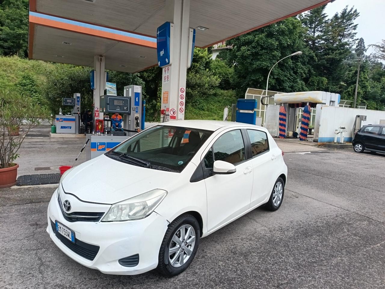 Toyota Yaris Lounge 1.0 benz2012 km originali!!!