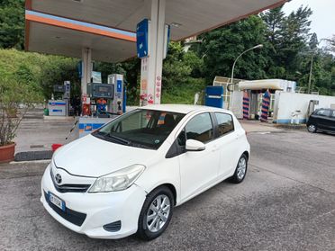 Toyota Yaris Lounge 1.0 benz2012 km originali!!!
