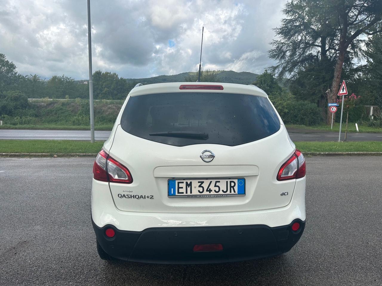 Nissan Qashqai Qashqai+2 2.0 dCi DPF 4WD aut. n-tec solo 80.000 km !!