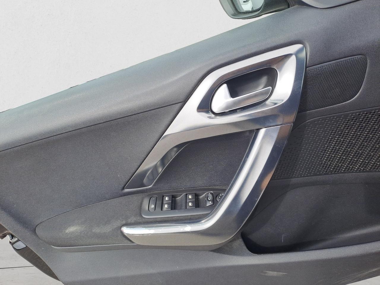 PEUGEOT 2008 - BlueHDi 100 Allure