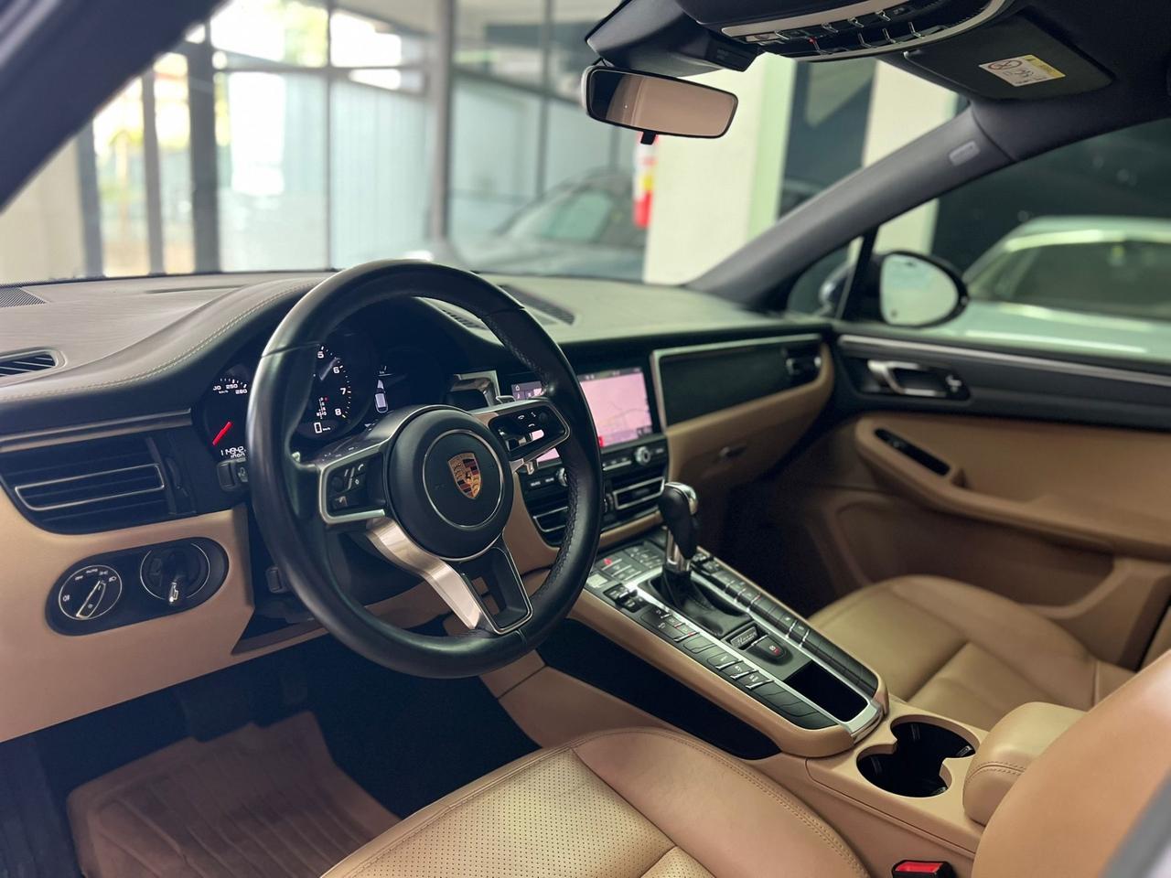 Porsche Macan 2.0 Iva esposta