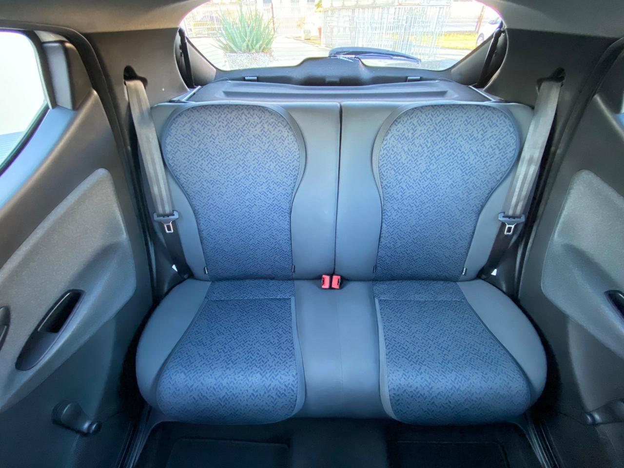 Lancia Ypsilon 1.0 FireFly S&S Hybrid Ecochic Silver