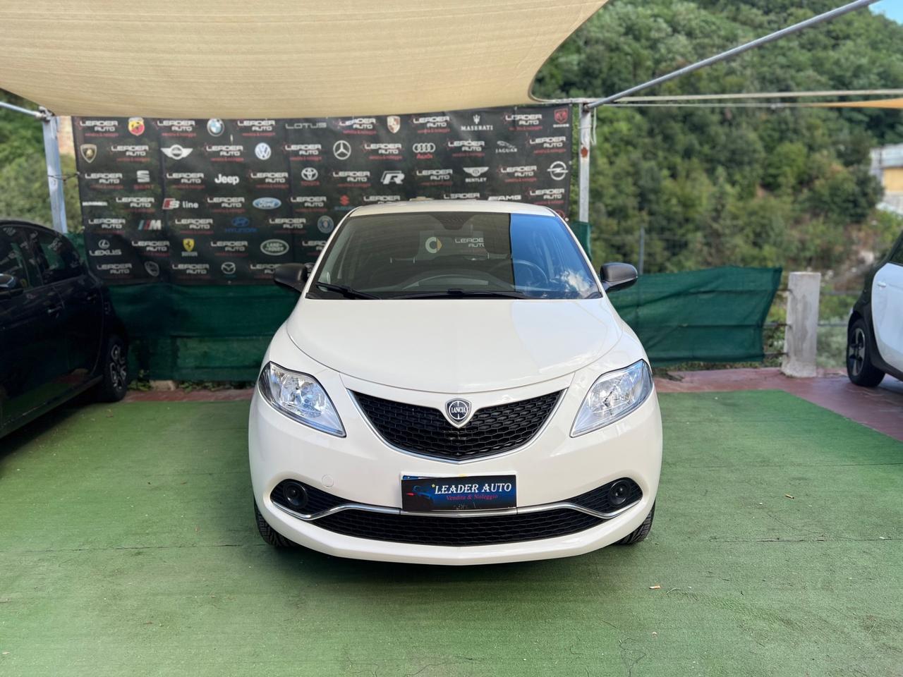 Lancia Ypsilon 0.9 TwinAir 80 CV 5 porte Metano Ecochic Silver