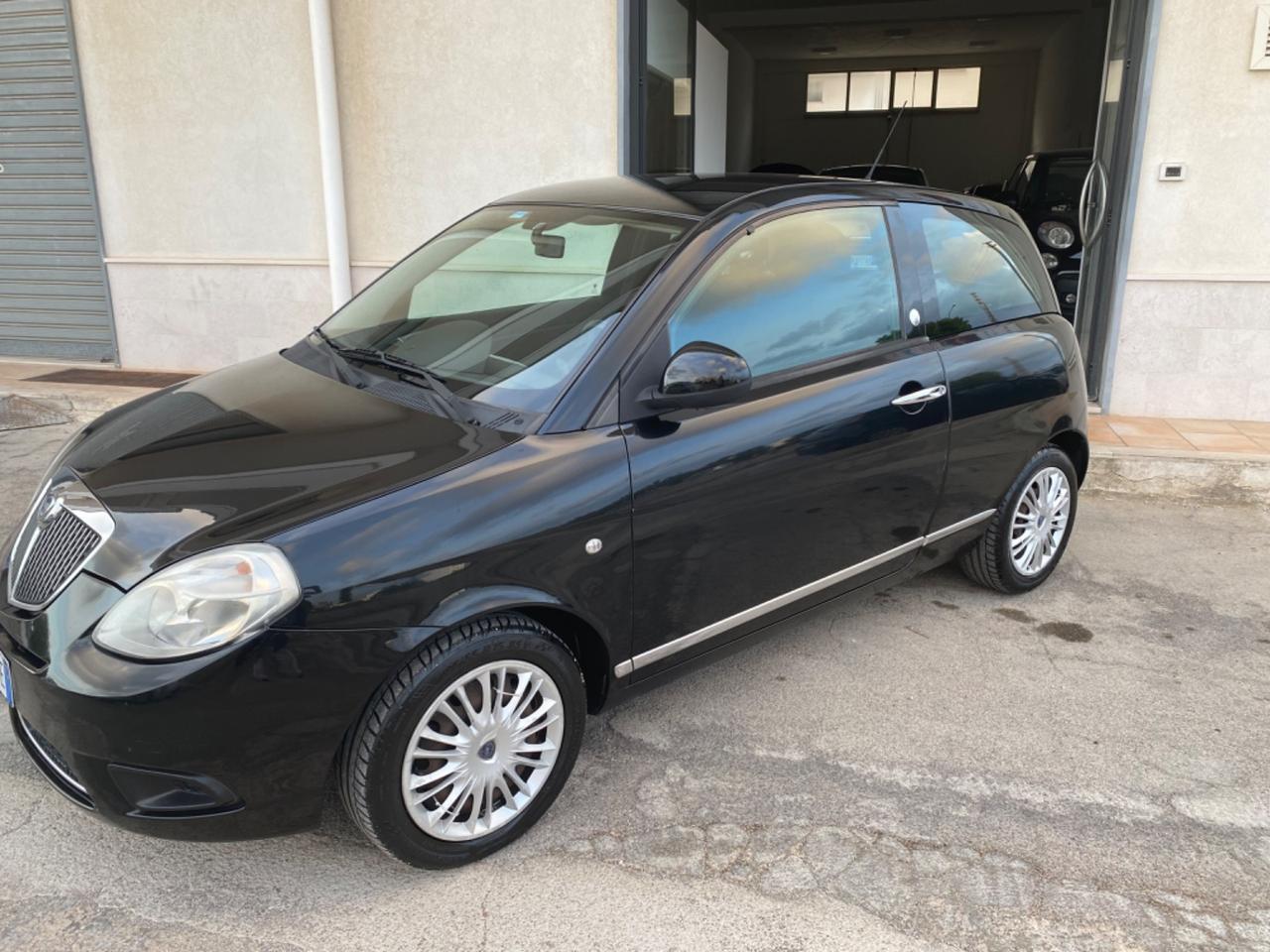 Lancia Ypsilon 1.4 Argento Ecochic GPL