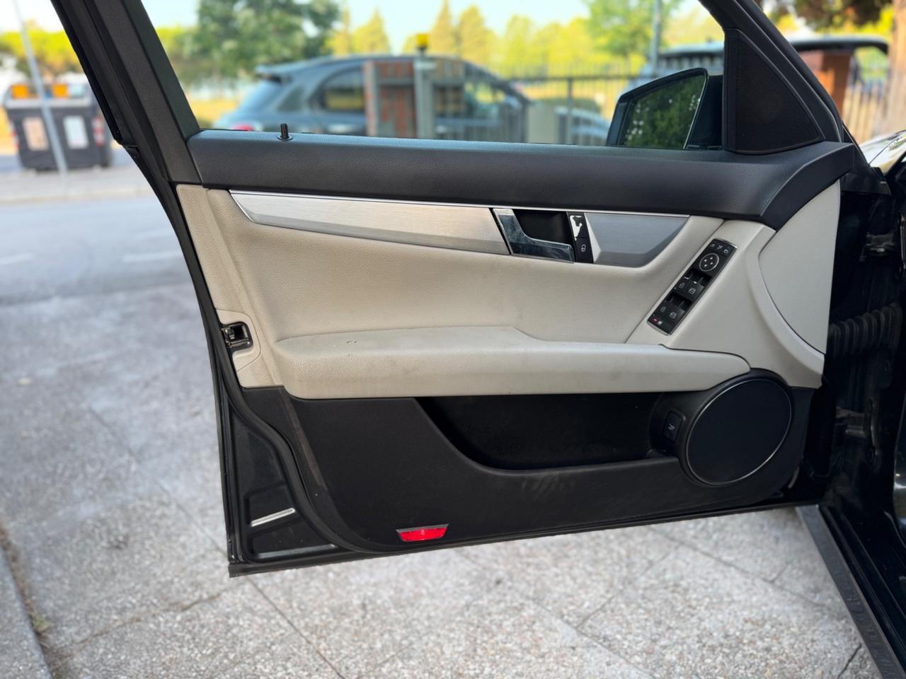 Mercedes-benz C 220 CDI BlueEFFICIENCY Avantgarde