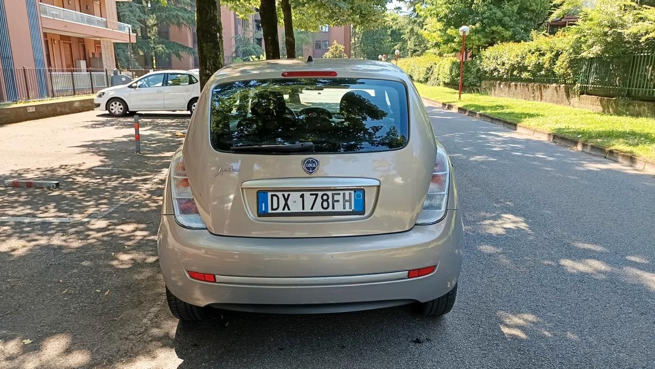 Lancia Ypsilon 1.2 Argento benzina neopatentati