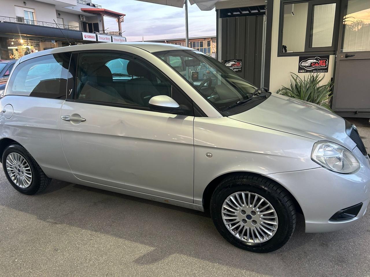 Lancia Ypsilon 1.3 MJT 75 CV Argento