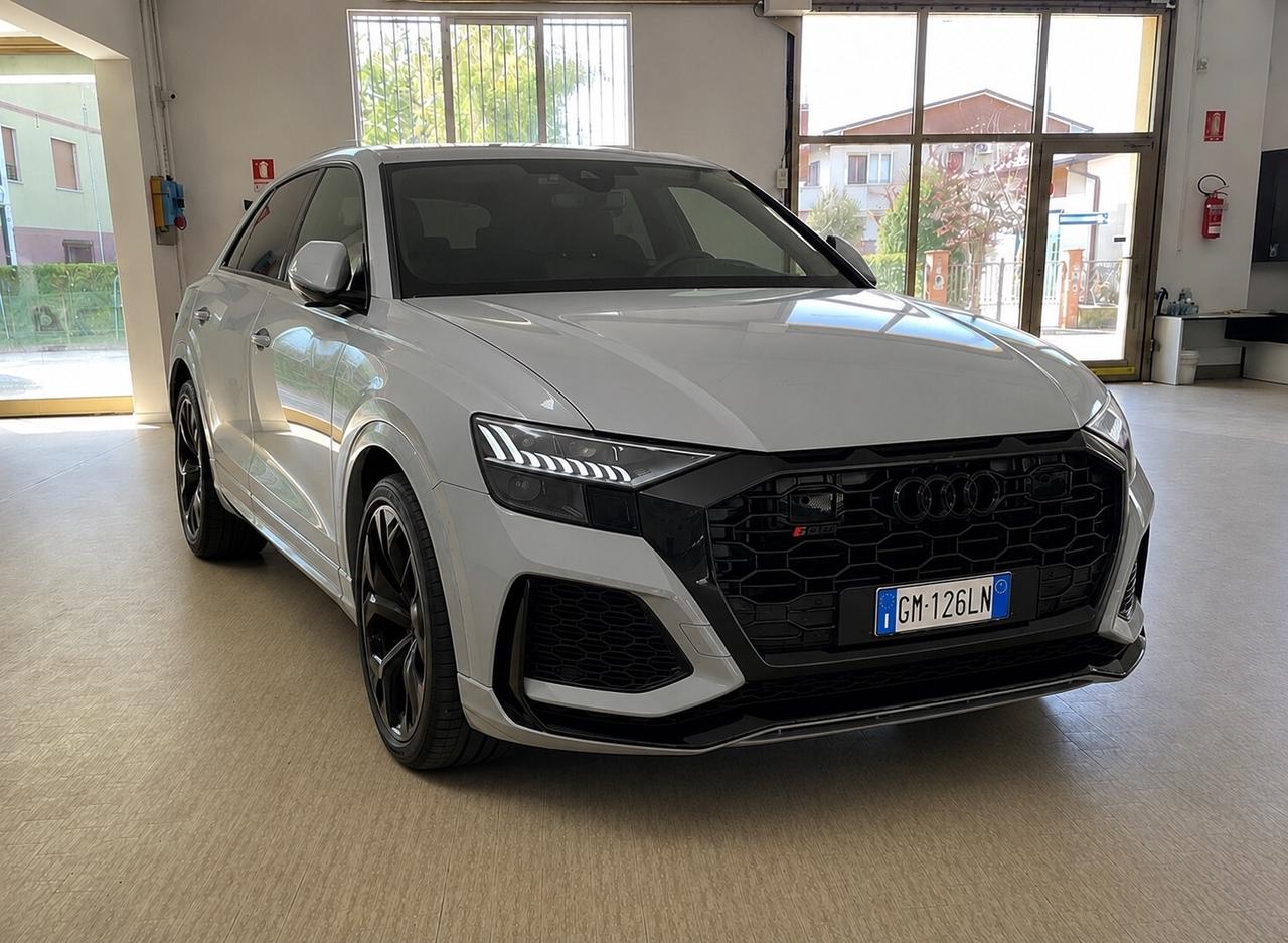 Audi Q8 RS TFSI V8 quattro tiptronic