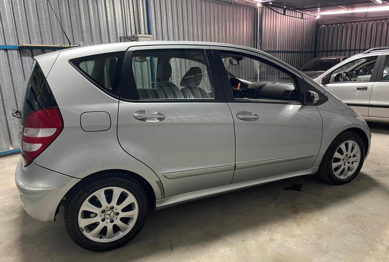 MERCEDES BENZ A 200 NEOPATENTATI UNICO PROPRIETARIO
