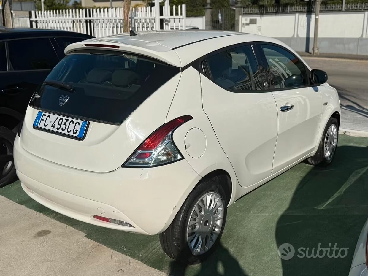 Lancia Ypsilon 2016 GPL di serie