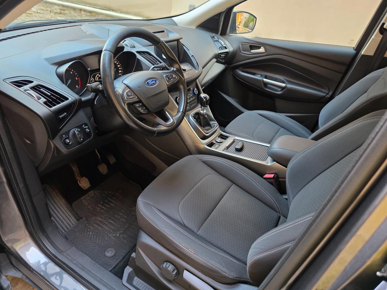 Ford Kuga 1.5 TDCI 120 CV S&S 2WD Titanium