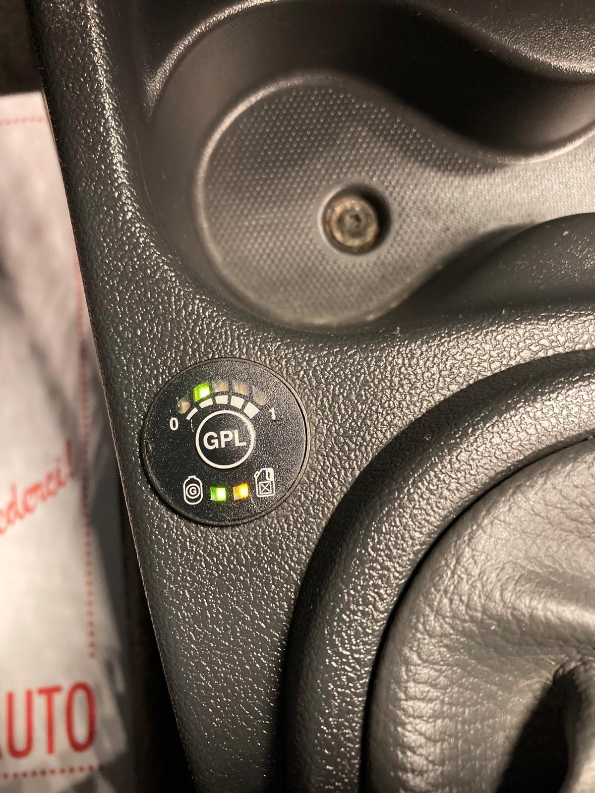 DACIA SANDERO 1.6 - IMPIANTO GPL ORIGINALE- SCAD. 2032