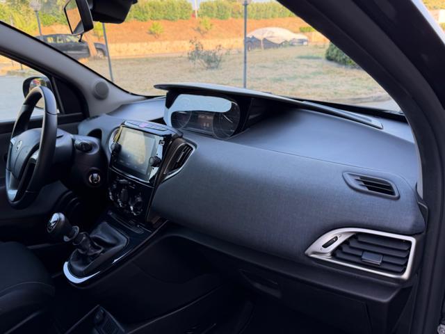 LANCIA Ypsilon GOLD+NAVI CARPLAY+SENSORI+LED