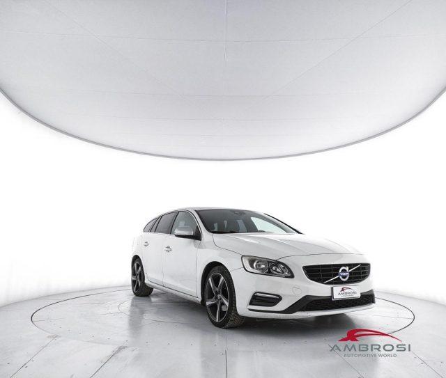 VOLVO V60 D3 Geartronic R-Design Momentum - PER OPERATORI DE